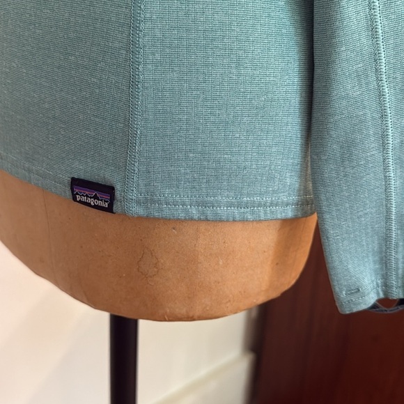 Patagonia sz XS Capilene Baselayer midweight light blue Quarter-Zip great cond - Picture 4 of 5